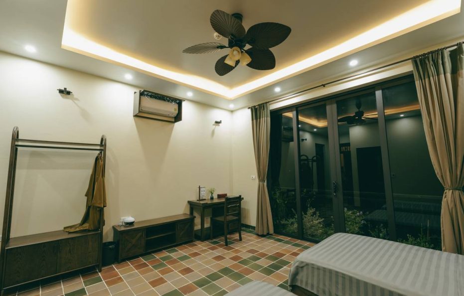 Nep House – Straw Room