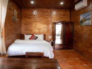 Me Farmstay - Stone Bungalow