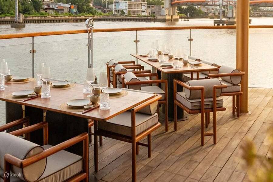 Sunset dining cruise with live music – Vietnam gastronomy and senses journey.