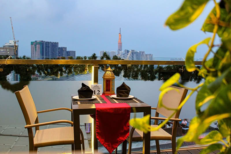 Exclusive dining settings by Tonkin Legends, Vietnam DMC