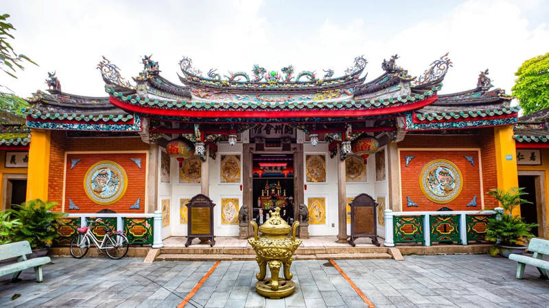 The entrance of Hoi Quan Trieu Chau in Hoi An