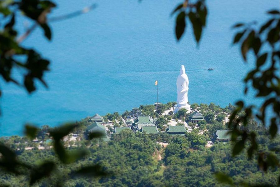 Linh Ung Pagoda Lady Buddha statue overlooking sea, Da Nang